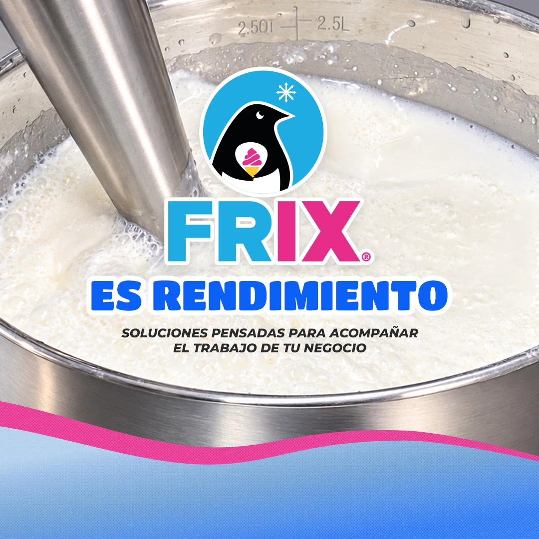 Postre con helado y toppings